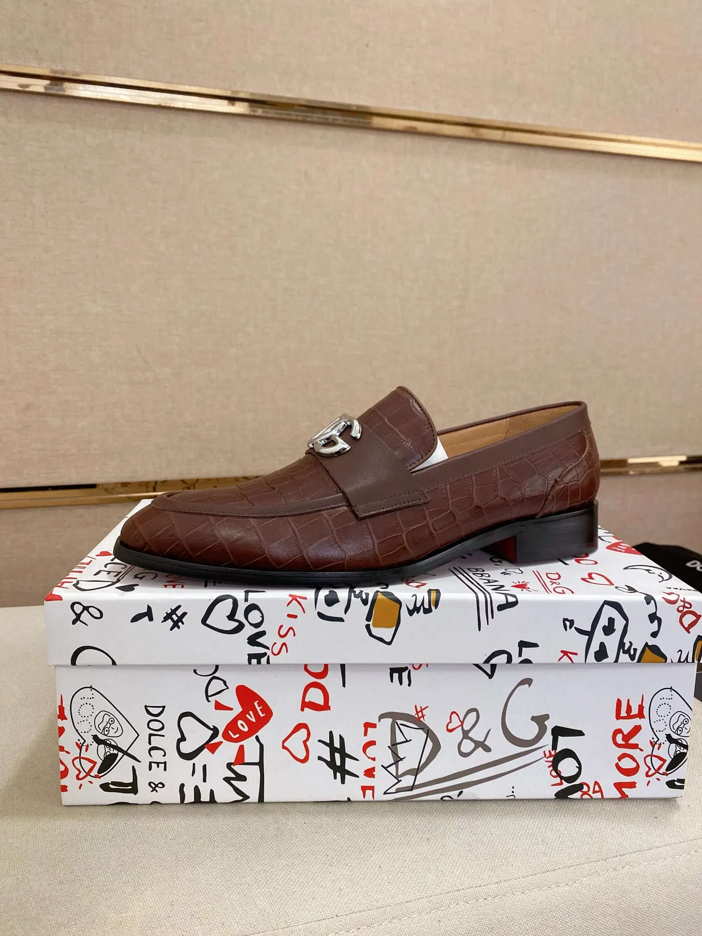 Men's clothing and shoes💰 520💰🌲DG top-notch🔍🔍men's new leather shoes🚹sold at the same time⚠The uppers are imported cowhide from Italy, the entire imported cowhide lining, and imported accessories💪💪, completely 1⃣️ vs. 1⃣️🇮🇹 💪💪, ⚠Sole: The original sole is specially provided by the original factory, the exclusive movable molded sole is super comfortable, ⚠Original factory follow-up goods, 🔍🔍high quality, can be entered and exited at will, welcome to compare ⚠Size number: 38-44. Can be customized 45 non-returnable